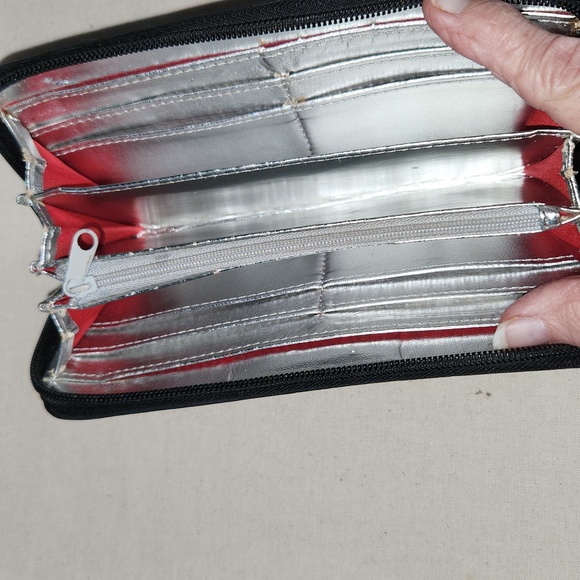 Wallets - Picture 7 of 13